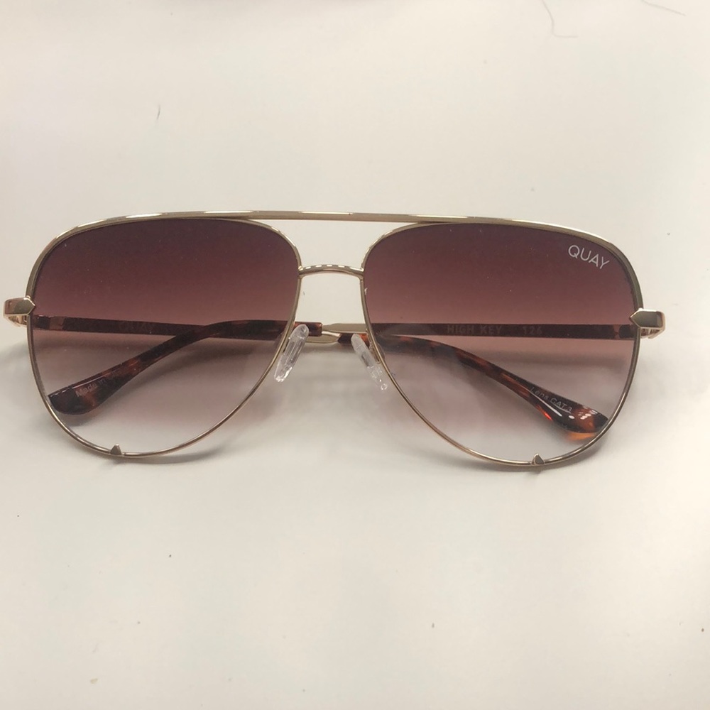 Brand new quay high key gold sunglasses